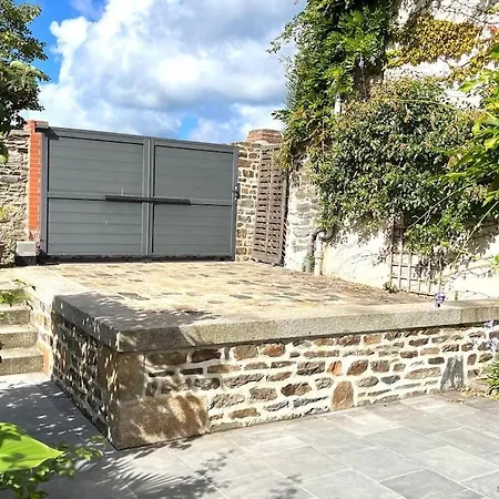 Nyaraló Azalée Granville